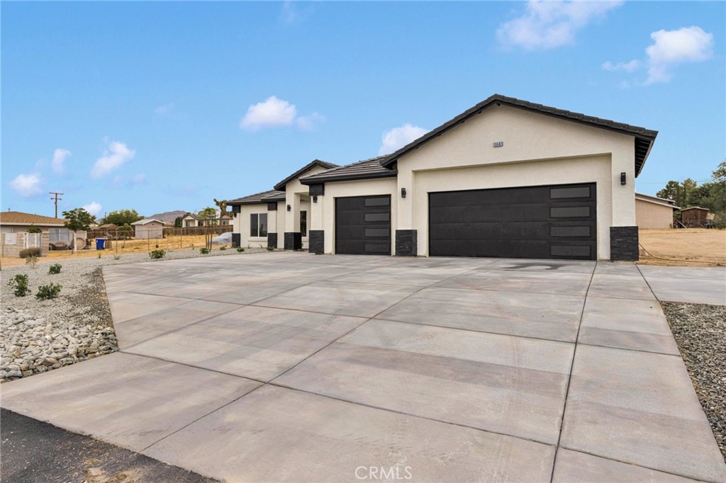 15561 Apple Valley Road Property Photo 4