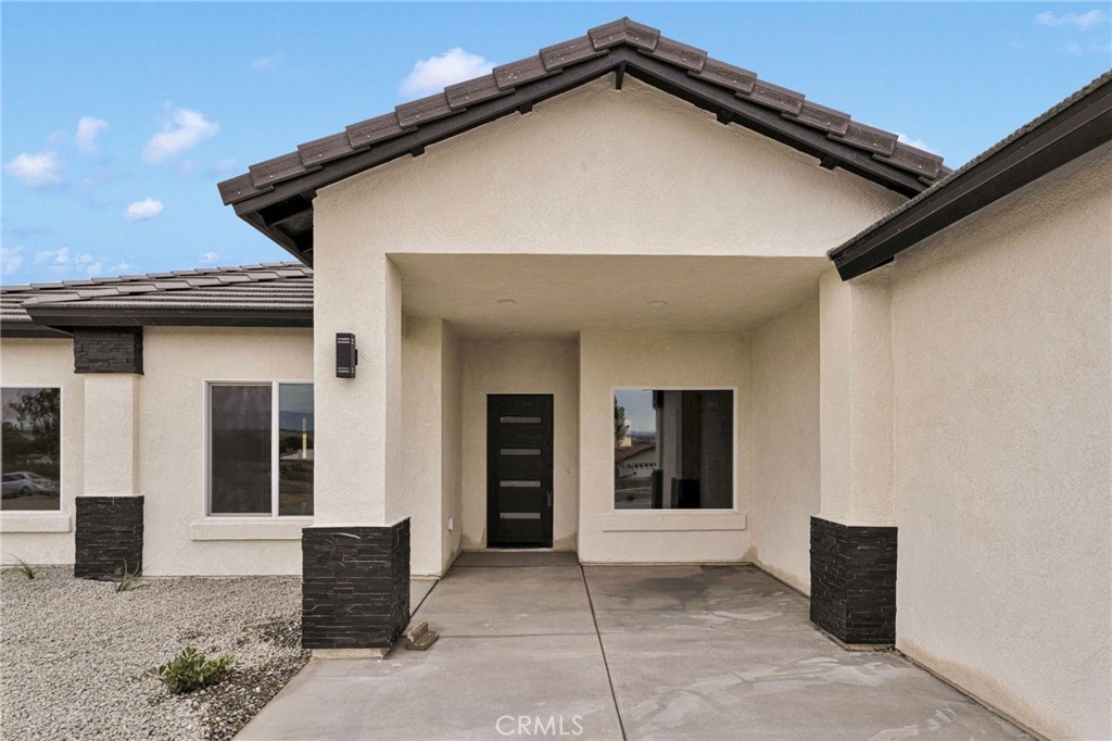 15561 Apple Valley Road Property Photo 5