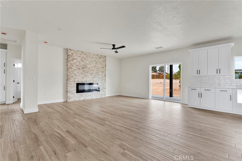 15561 Apple Valley Road Property Photo 6