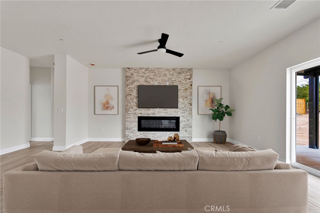 15561 Apple Valley Road Property Photo 7