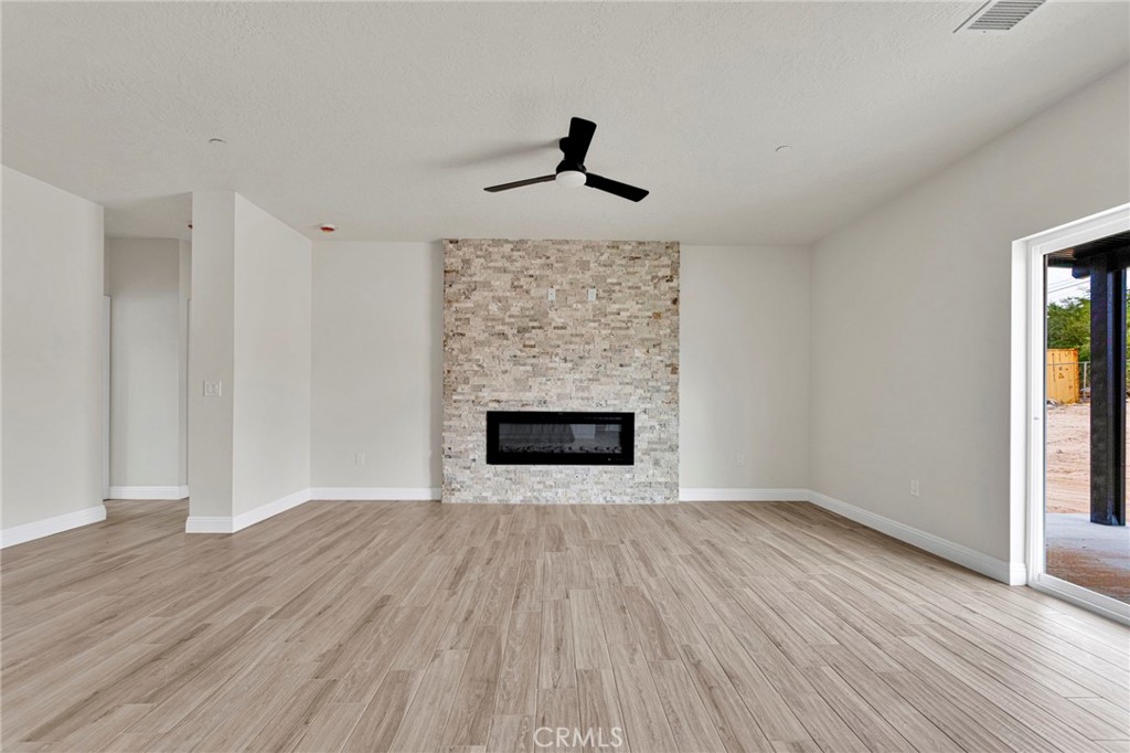 15561 Apple Valley Road Property Photo 8