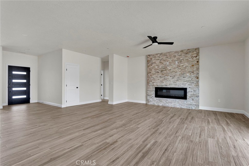 15561 Apple Valley Road Property Photo 9