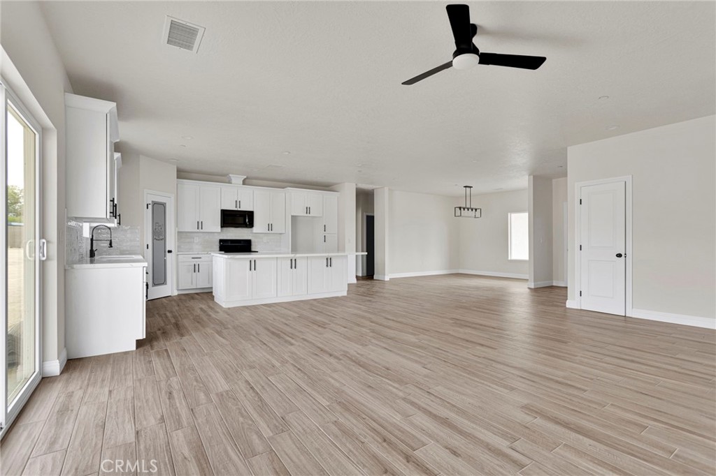 15561 Apple Valley Road Property Photo 11