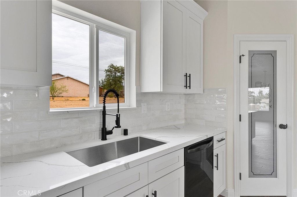 15561 Apple Valley Road Property Photo 14