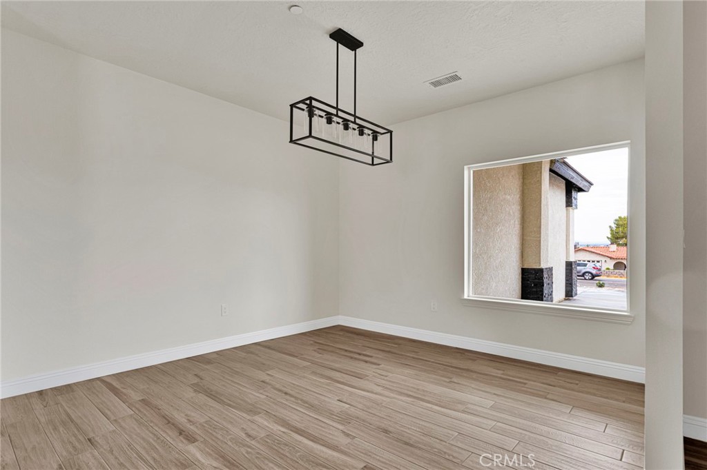 15561 Apple Valley Road Property Photo 18