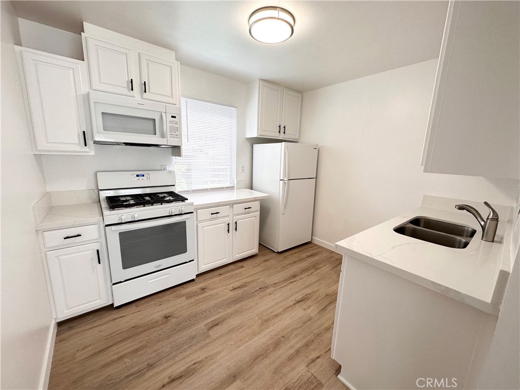 33802 Castano Drive B Property Photo 5