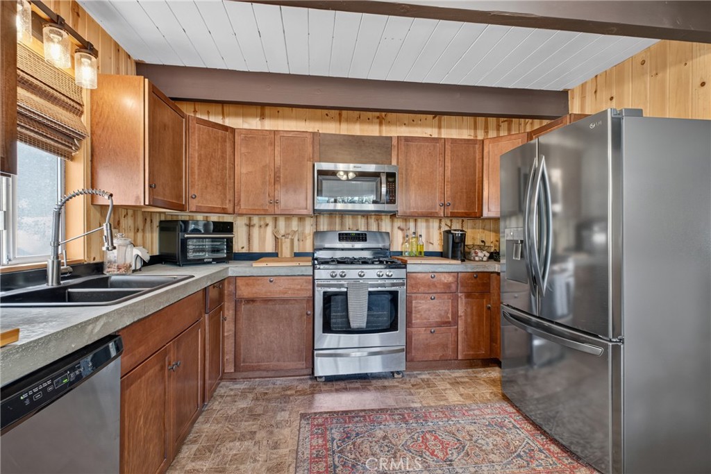 25151 Wrightwood Property Photo 8