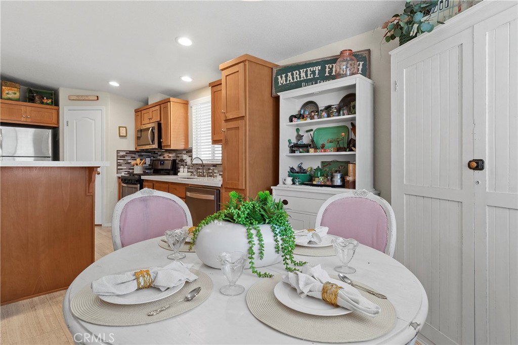 1424 Glengrove Property Photo 1
