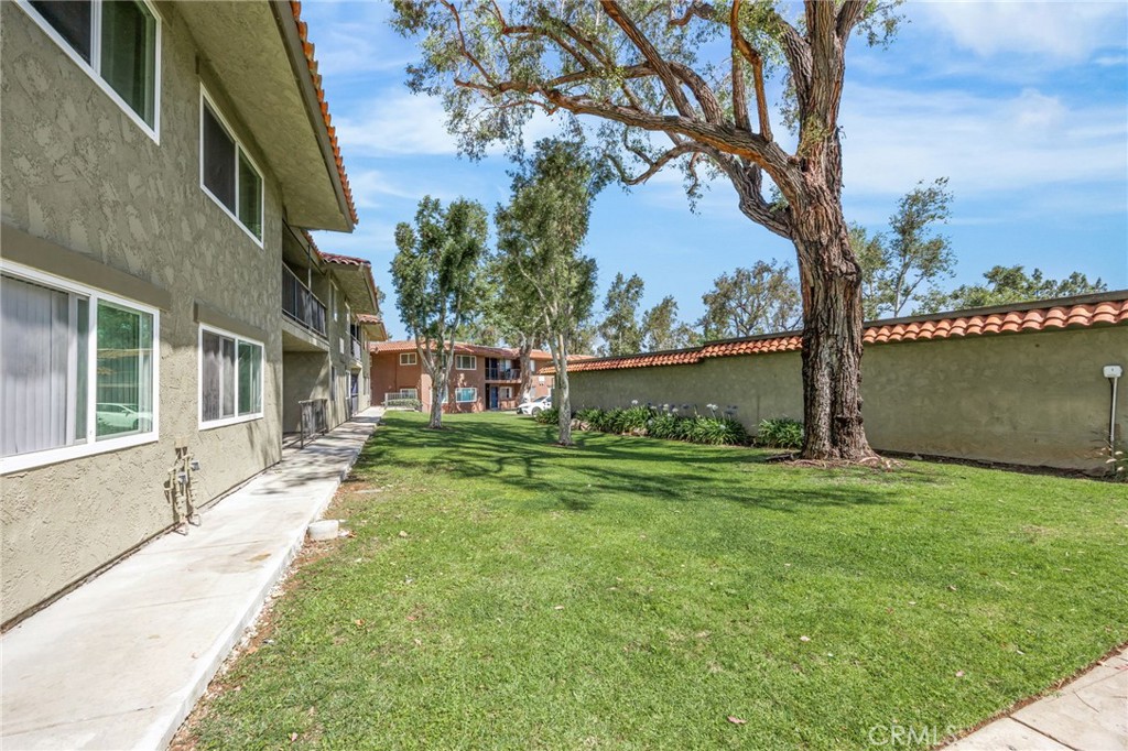 1554 Border B Property Photo 23