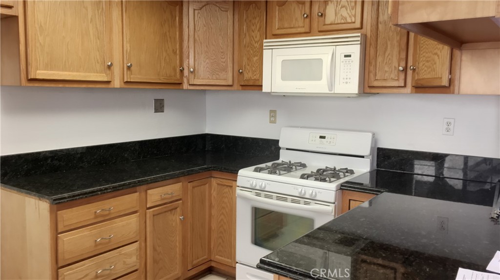 11027 Slater Property Photo 2