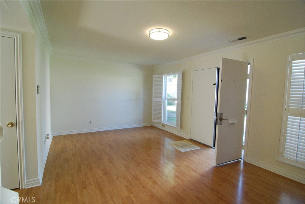 11027 Slater Property Photo 3