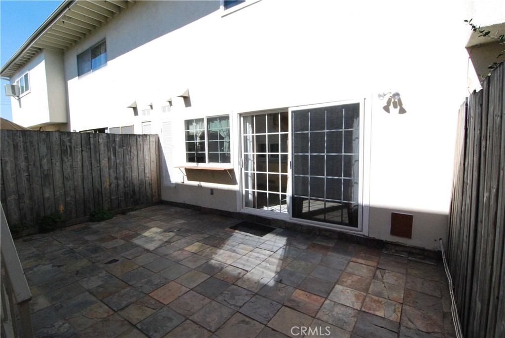 11027 Slater Property Photo 5