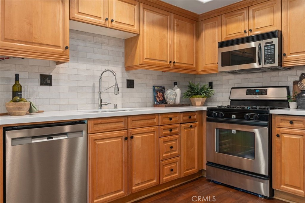 25 Vermillion Property Photo 15