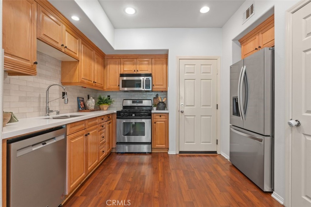 25 Vermillion Property Photo 17