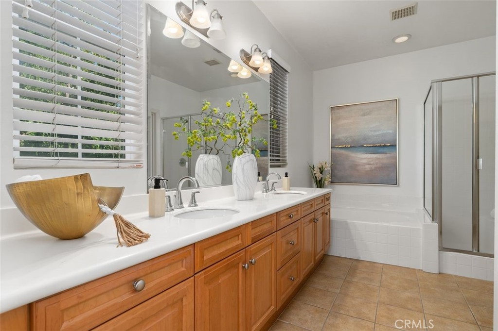 25 Vermillion Property Photo 23
