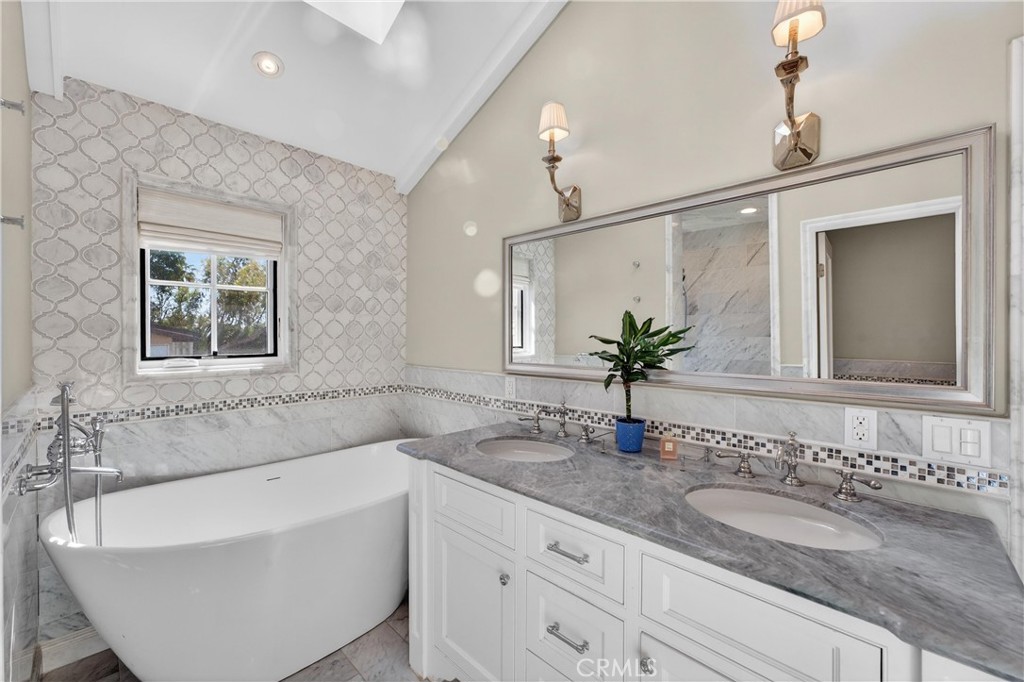 405 Blumont Street Property Photo 33