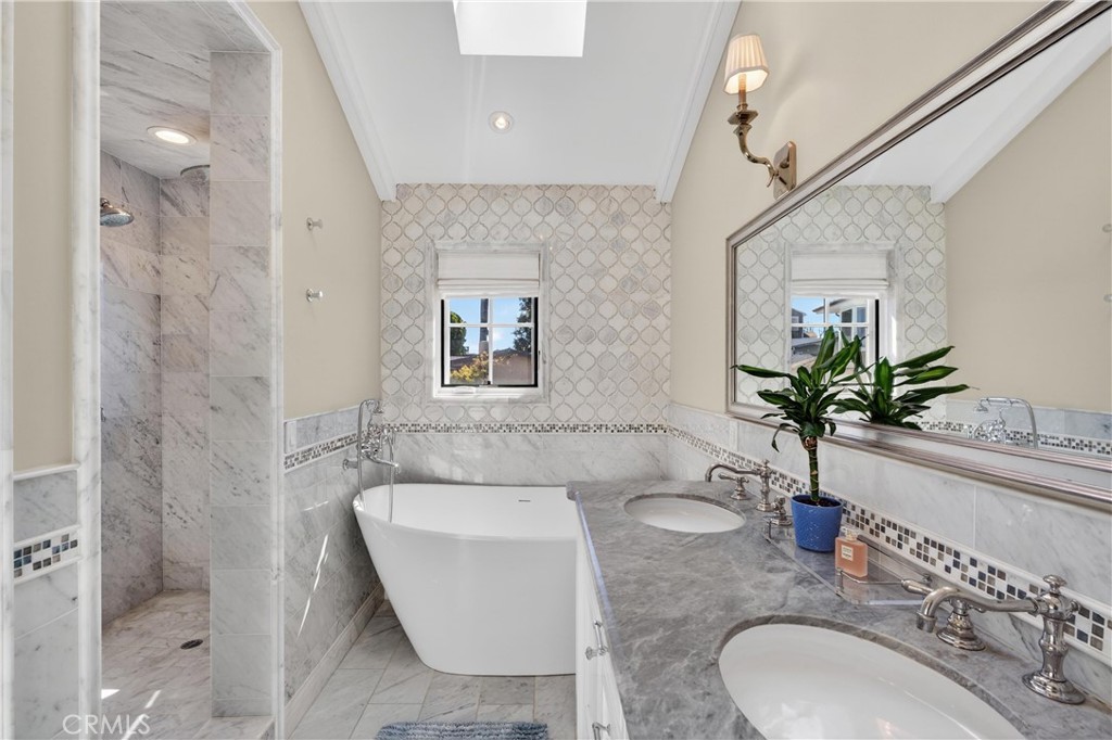 405 Blumont Street Property Photo 35