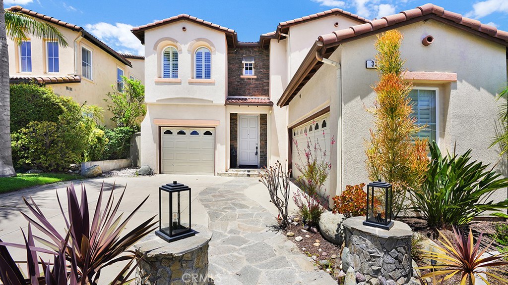 33 Acanthus Property Photo
