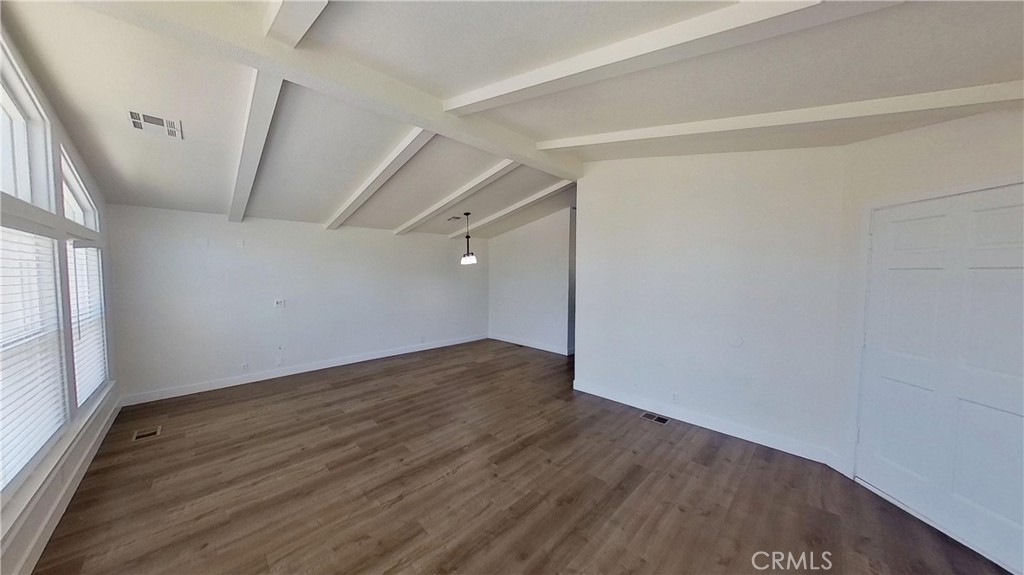 10301 Wagonroad W Property Photo 2