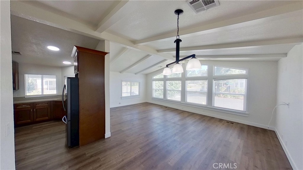 10301 Wagonroad W Property Photo 3