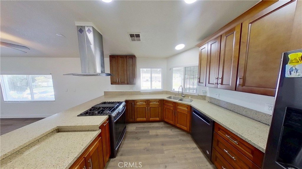 10301 Wagonroad W Property Photo 5