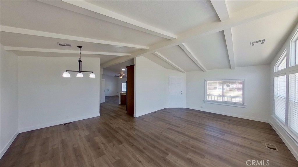 10301 Wagonroad W Property Photo 12