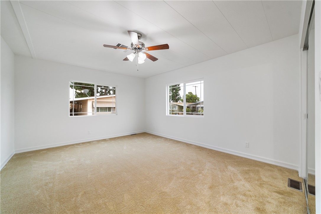 215 Lakepark Property Photo 9