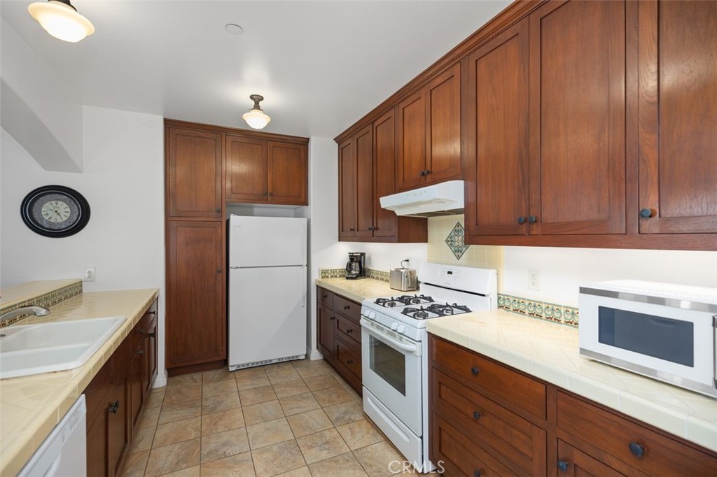 240 Avenida Rosa B Property Photo 18