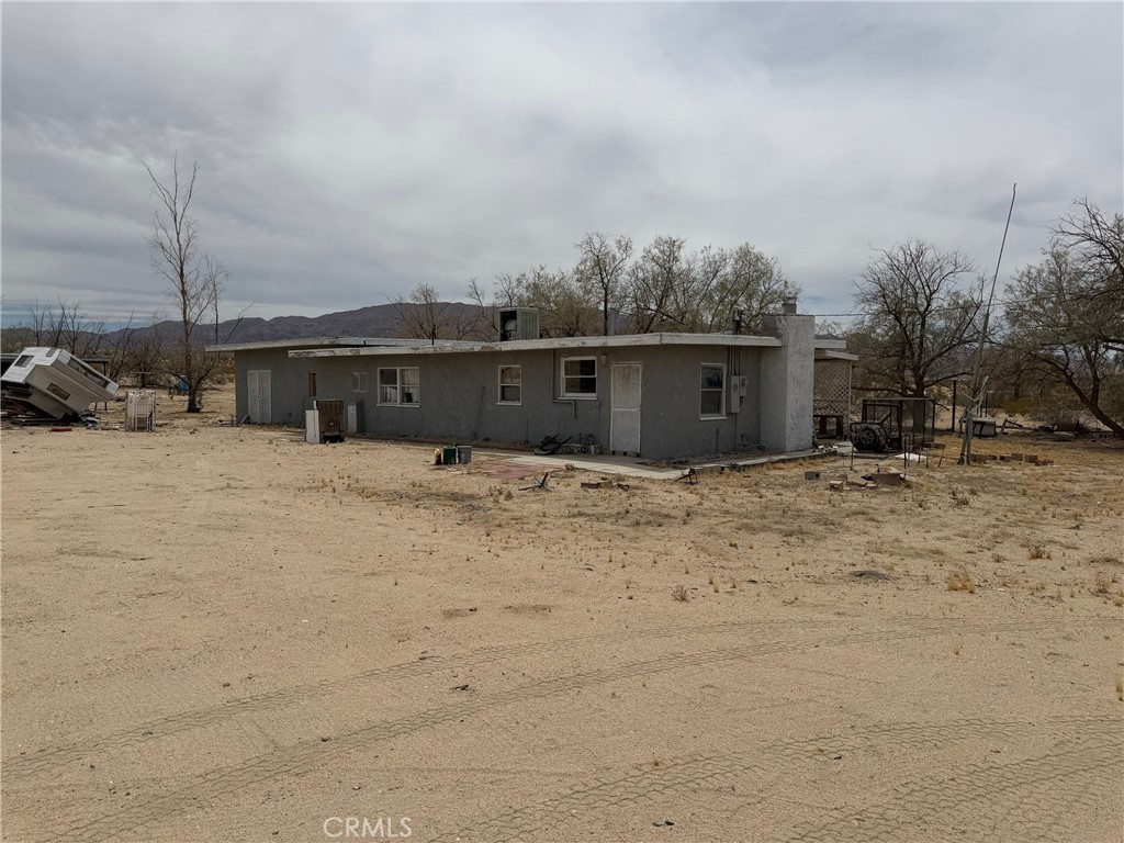 6316 Isleta Road Property Photo 1