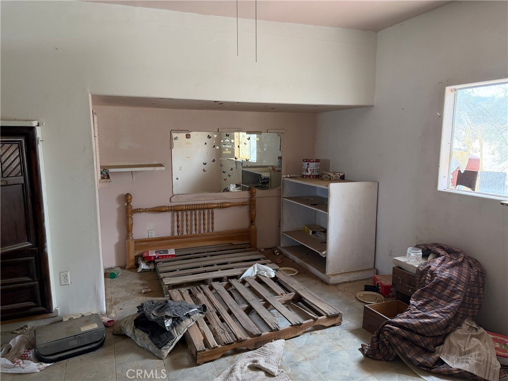 6316 Isleta Road Property Photo 5