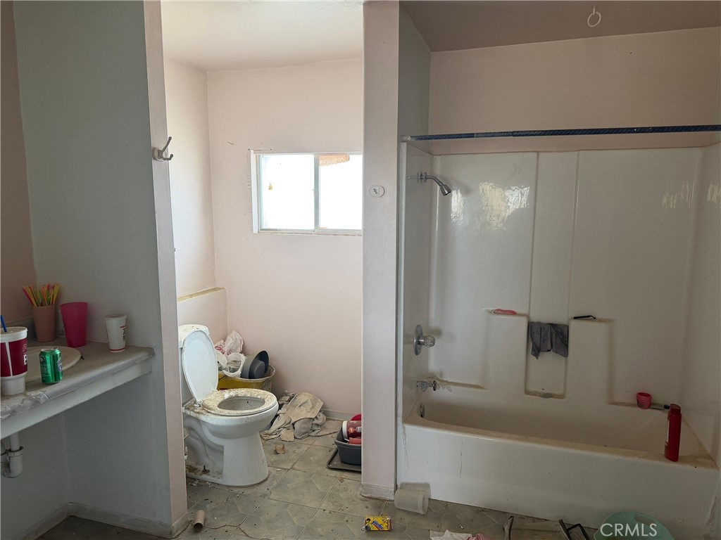 6316 Isleta Road Property Photo 6