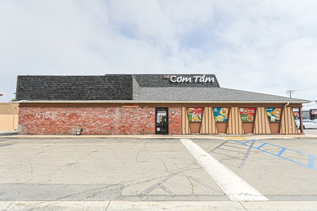 14071 Goldenwest Property Photo 1
