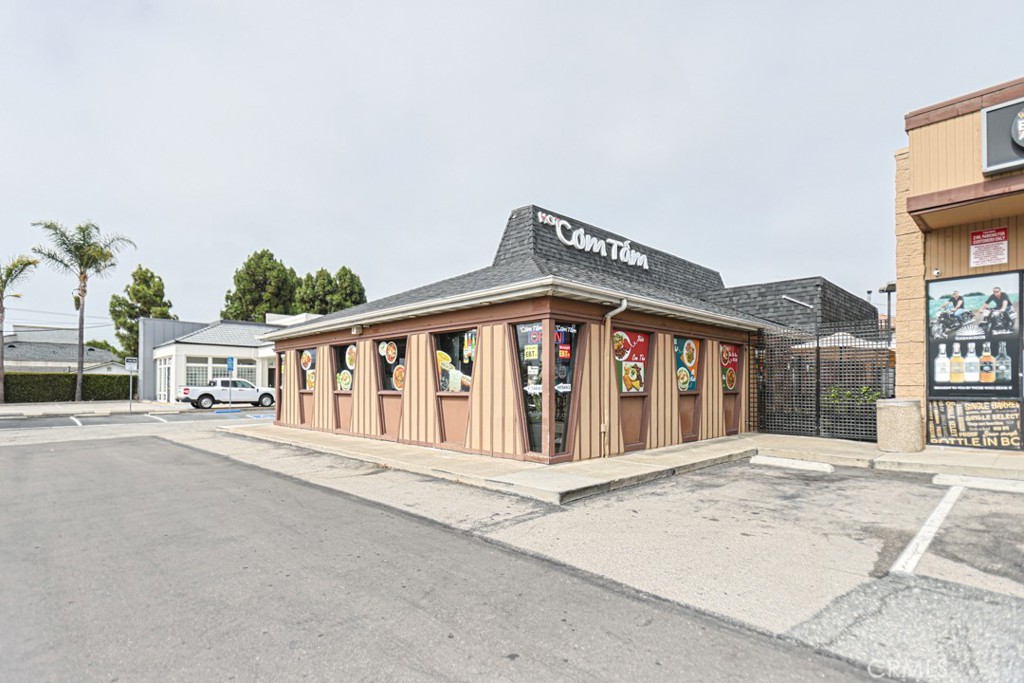 14071 Goldenwest Property Photo 4