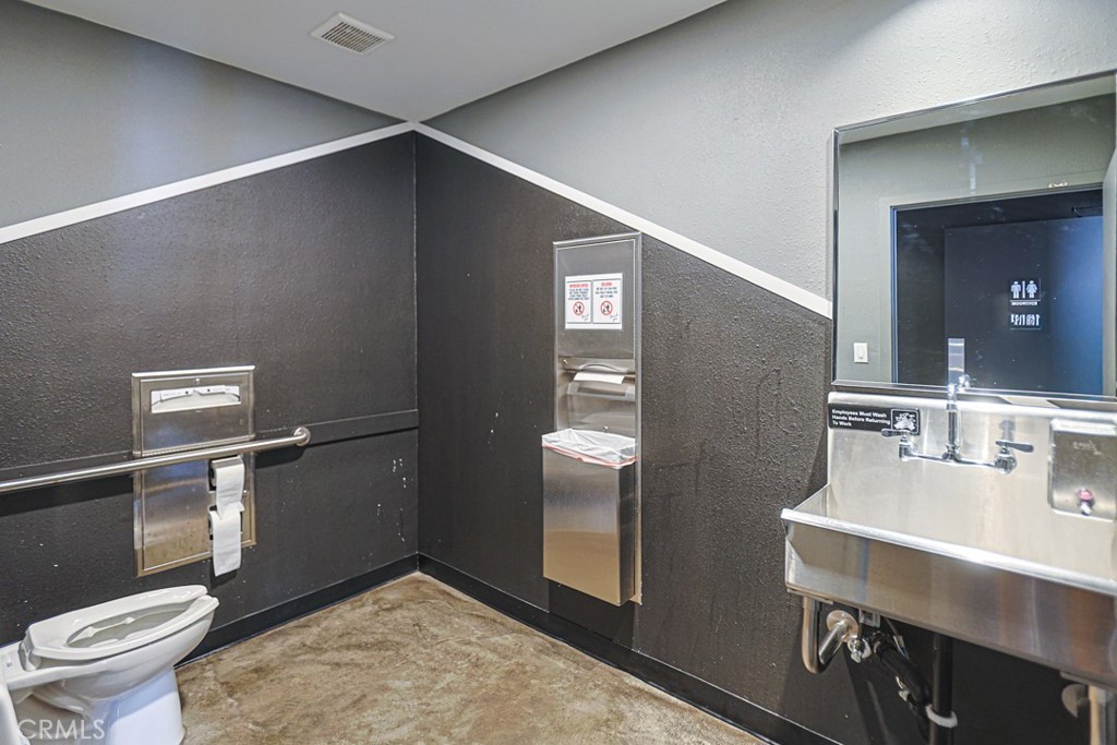 14071 Goldenwest Property Photo 11