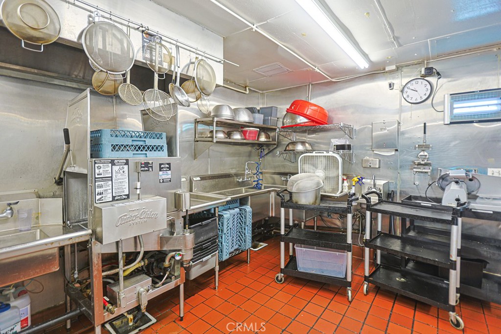 14071 Goldenwest Property Photo 19