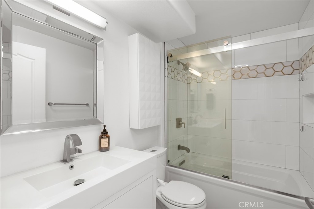 7110 La Tijera J202 Property Photo 15