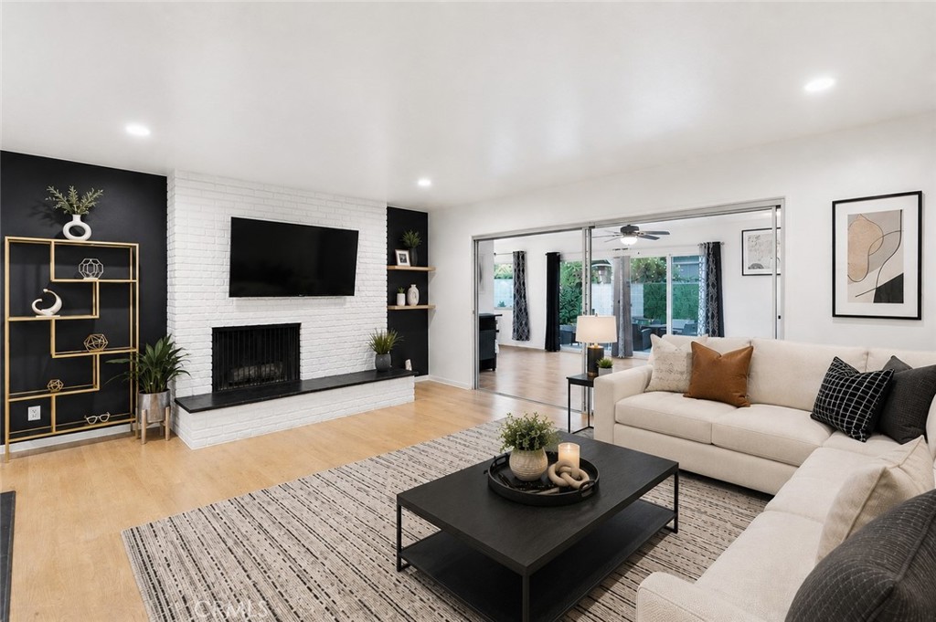 4715 Presidio Property Photo 1