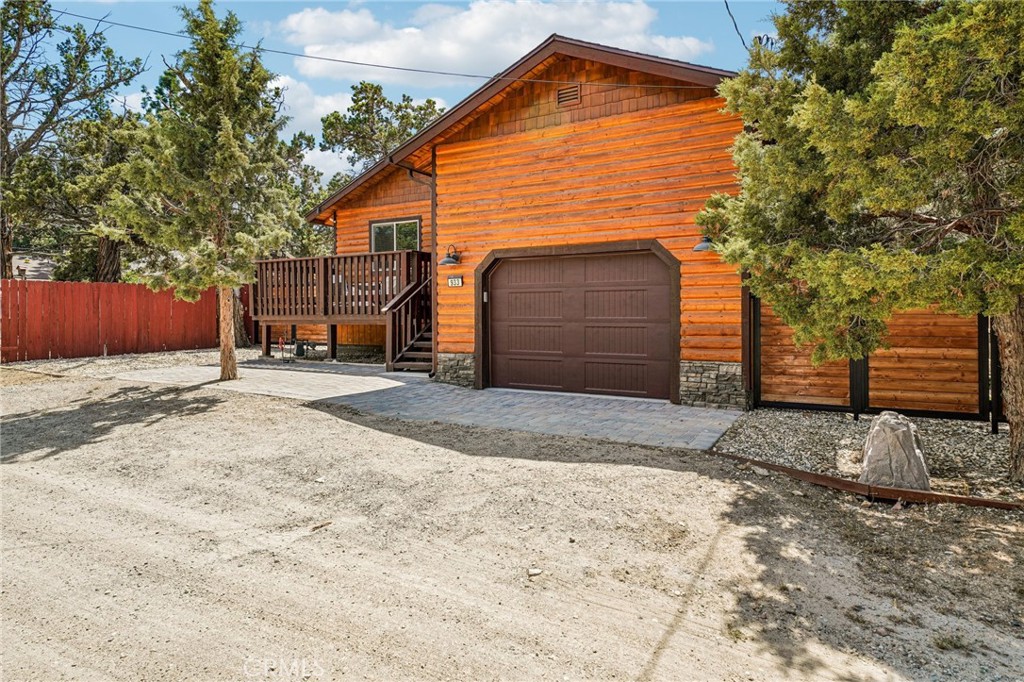 933 Spruce Property Photo 3