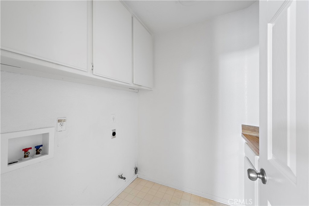 26841 Devonshire Road Property Photo 15