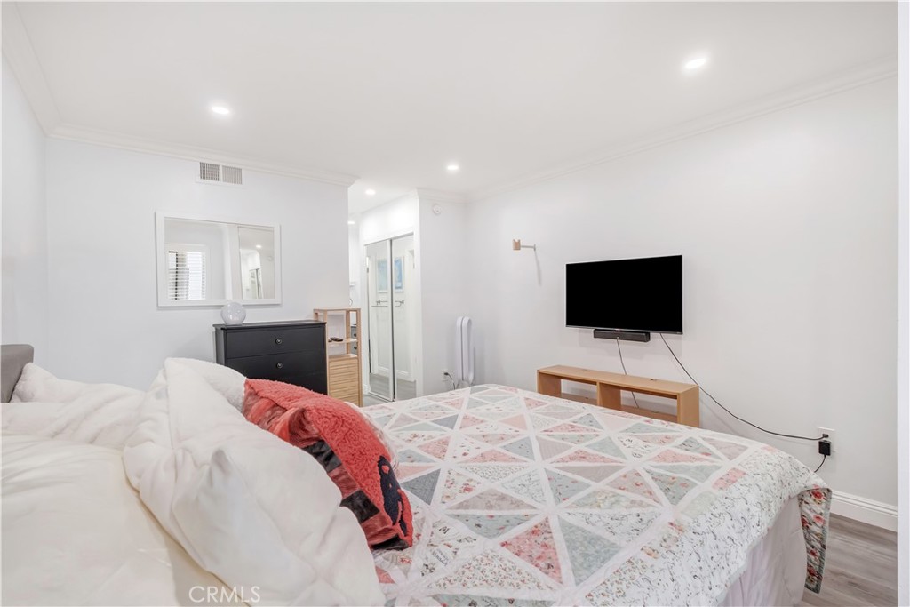 5257 Radford Avenue 208 Property Photo 16