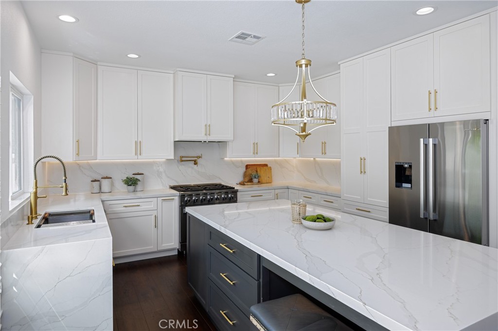 21 Somerset Property Photo 8