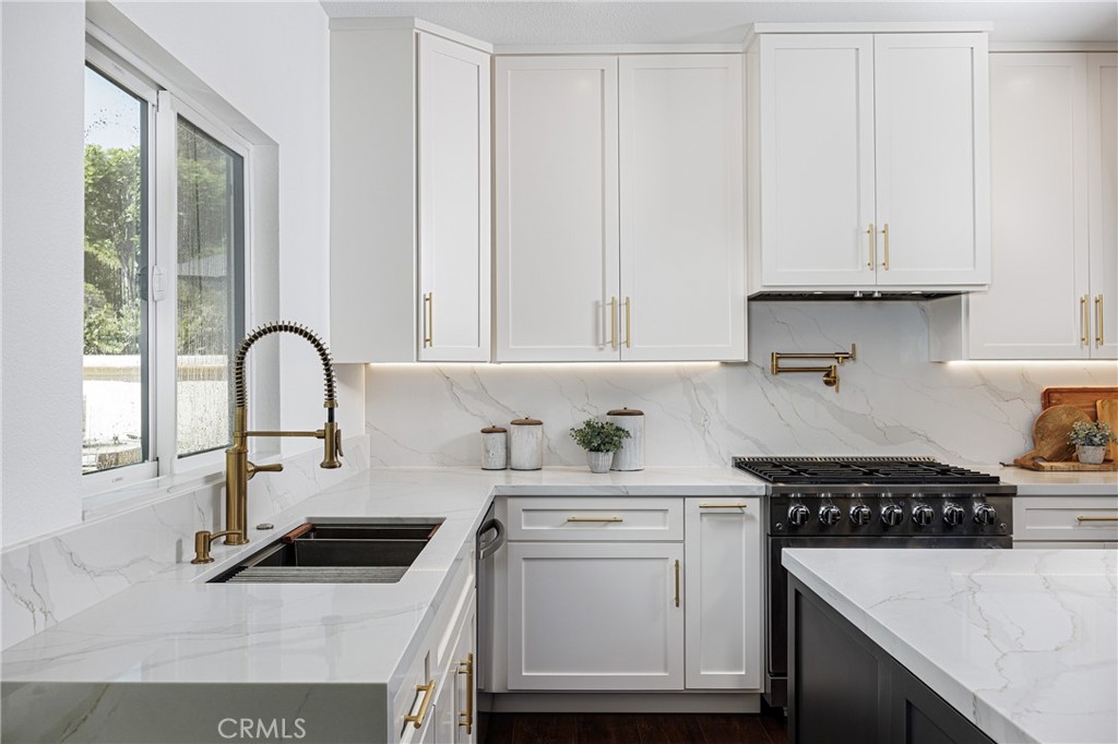 21 Somerset Property Photo 9