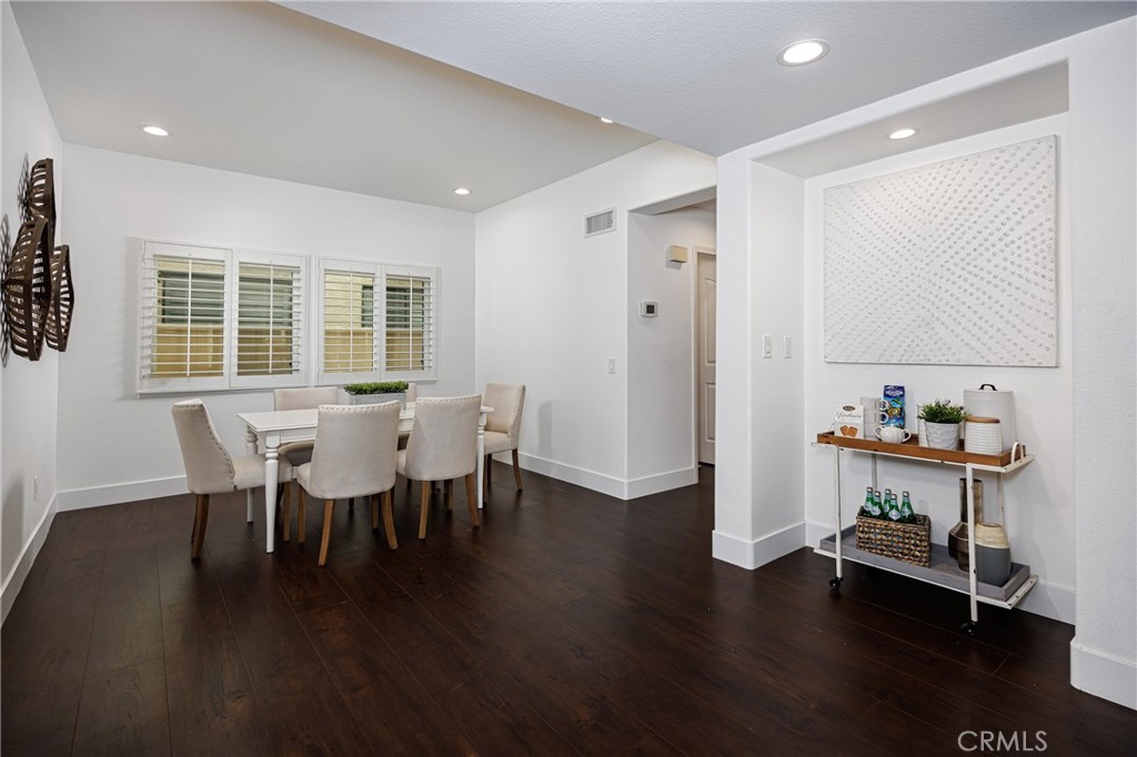 21 Somerset Property Photo 15