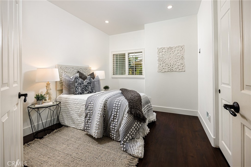 21 Somerset Property Photo 16
