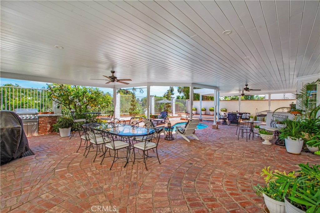 1736 Peacock Property Photo 6