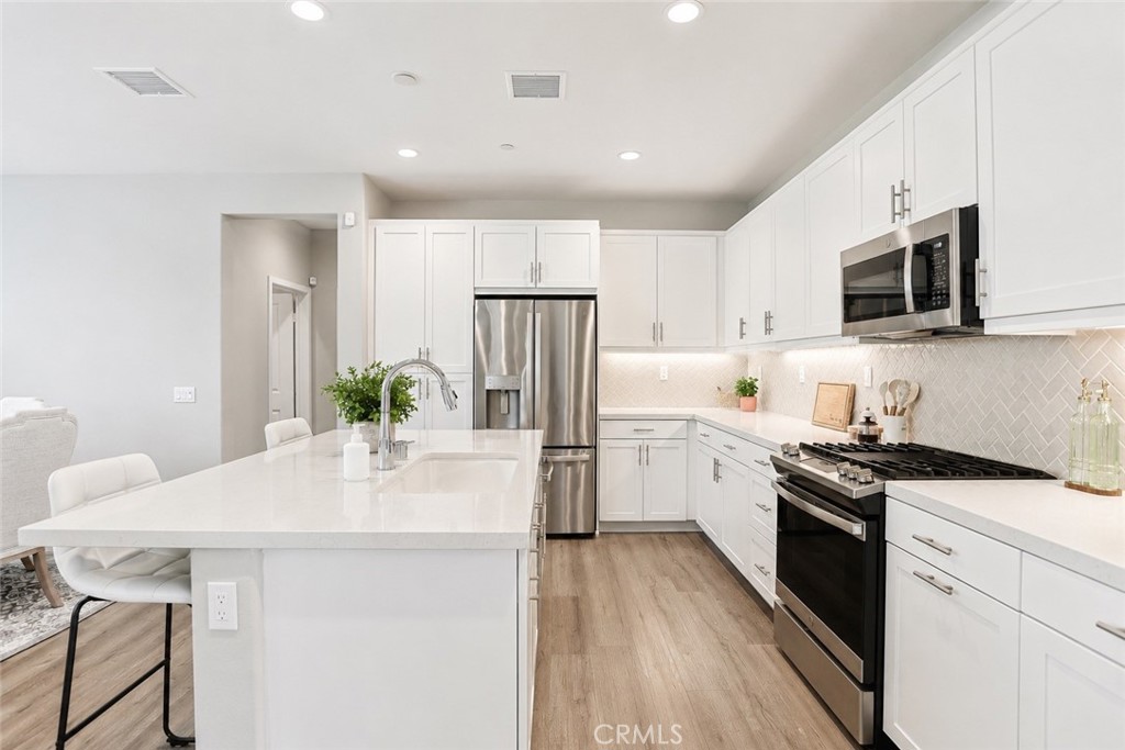16218 Hollyhock Avenue Property Photo 11