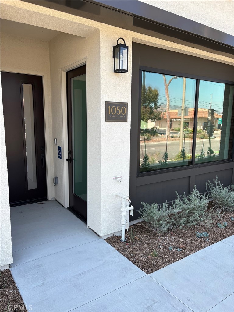 1032 Foothill Boulevard Property Photo 3