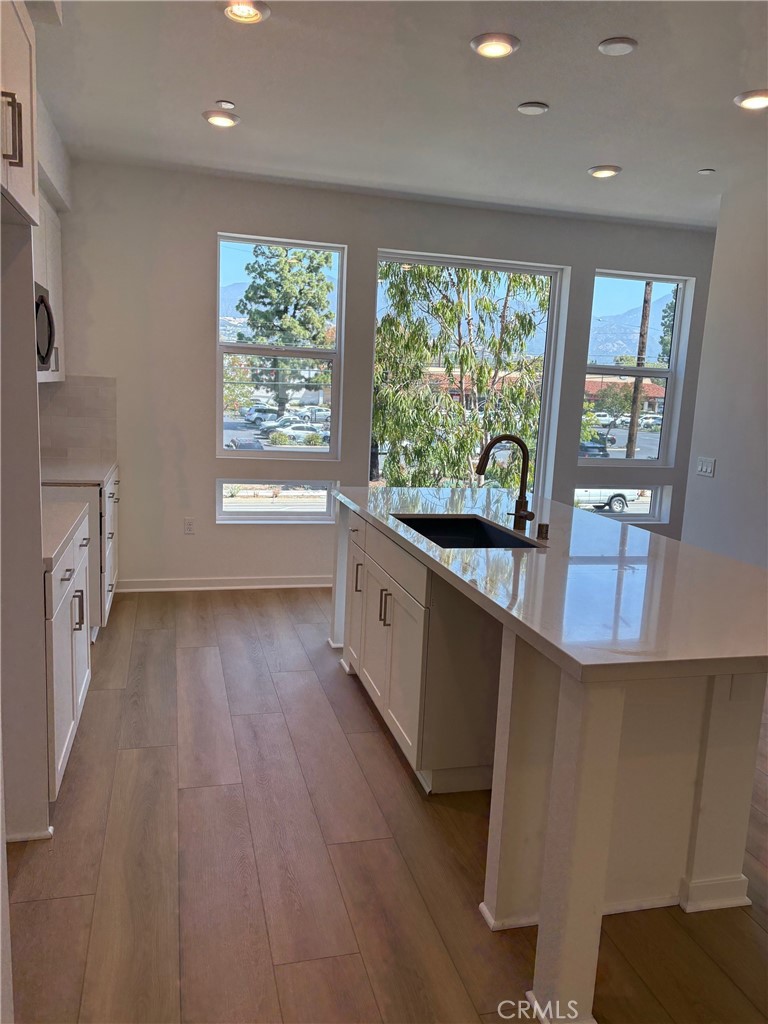 1032 Foothill Boulevard Property Photo 10