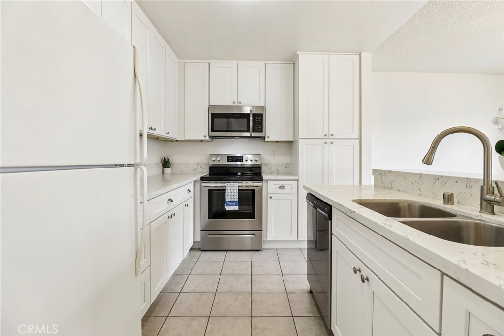 450 W Vermont 2102 Property Photo 14