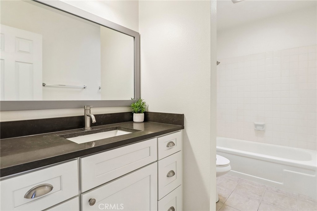 450 W Vermont 2102 Property Photo 17